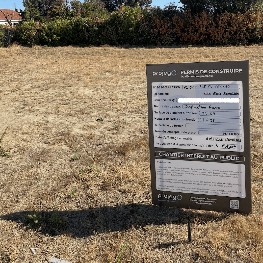 Panneau d'affichage réglementaire de permis de construire